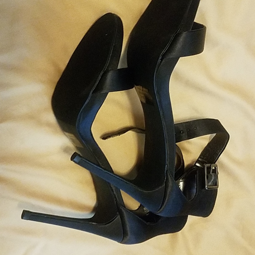 Shoes - Picture 4 of 4